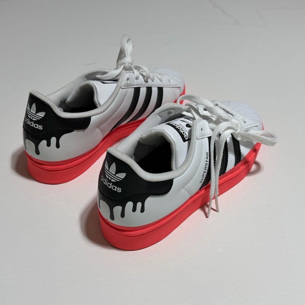 Adidas Women’s Shelltoe Paint Drip Superstars sz 5.5 NWOB